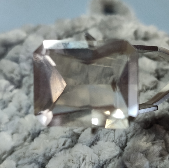 Bi color quartz loose gemstone - Picture 5 of 6